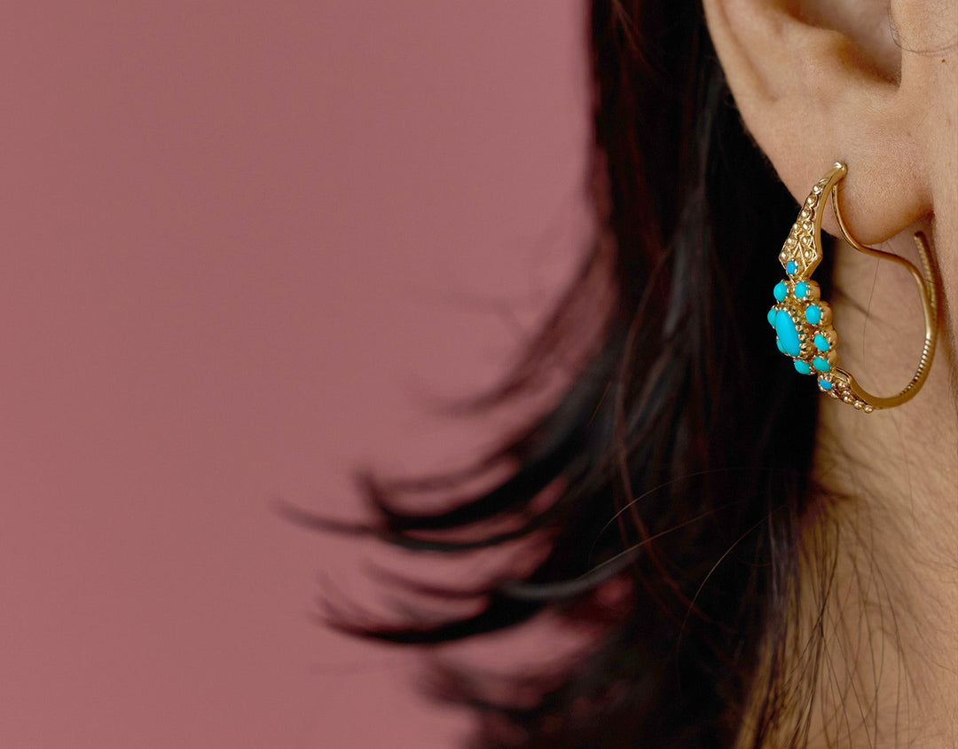 5 astuces pour porter des boucles d'oreilles turquoise