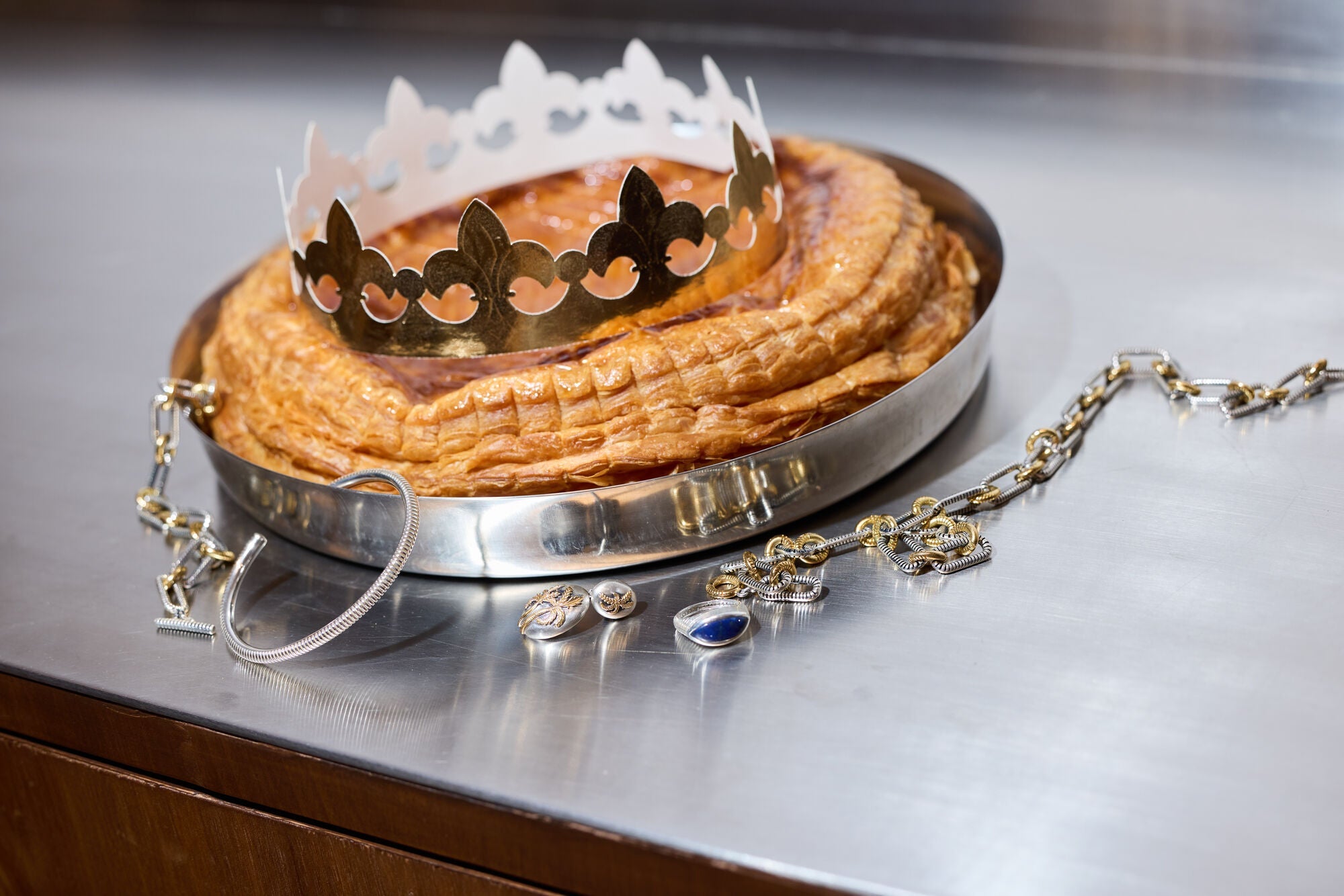 Couronne invisible et douceur dorée