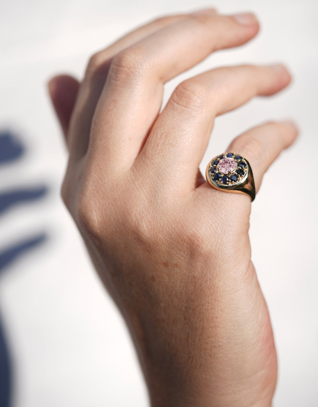 Bague Marigold, Morganite Rose Pâle, Saphir Bleu