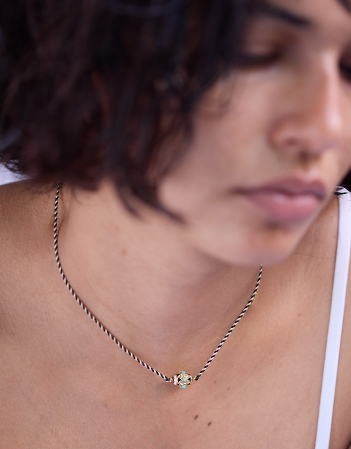 Havana Choker fil bicolor Noir et Écru