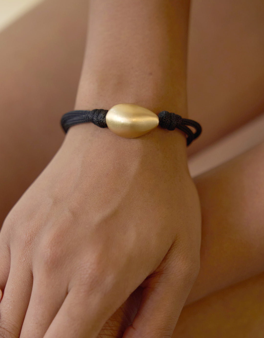 Bracelet Naga Or Mat Fil Noir