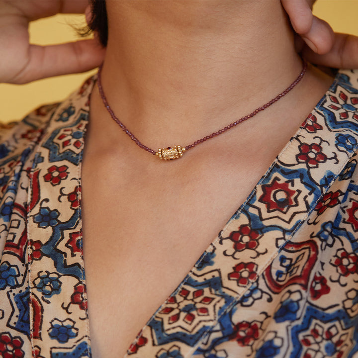 Rakhi Yuvy Collier 1 Garnet