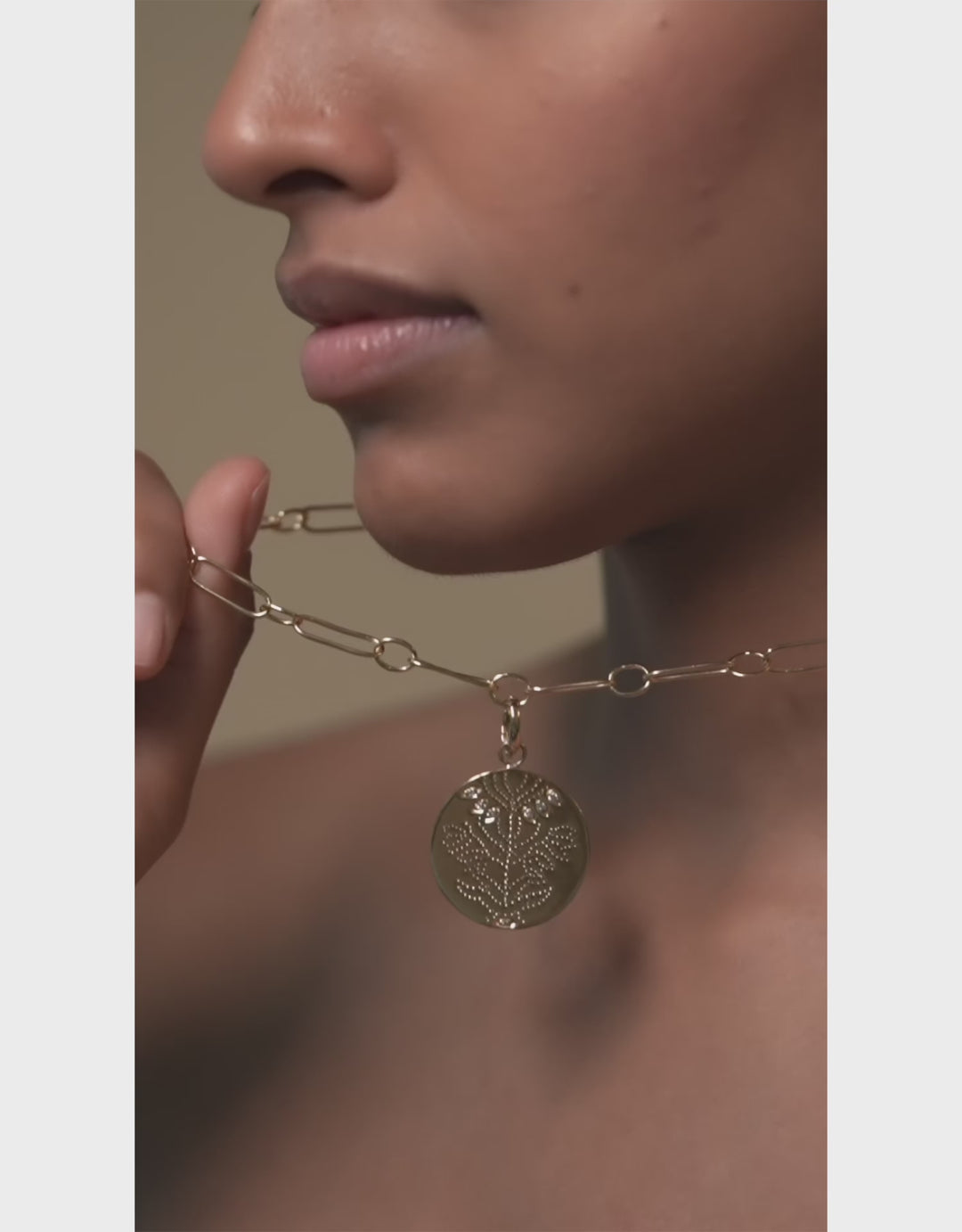 Charm Médaille Taj Mahal Saphir Blanc